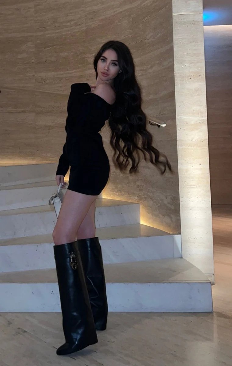 Dayna escort in London